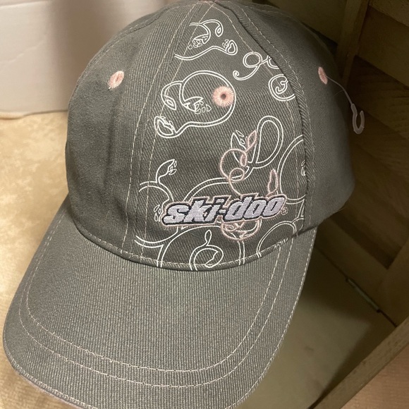 SOLD! Ski-doo Women’s Baseball Cap, Color: grey with pink/white embroidery, NWOT - Picture 5 of 12